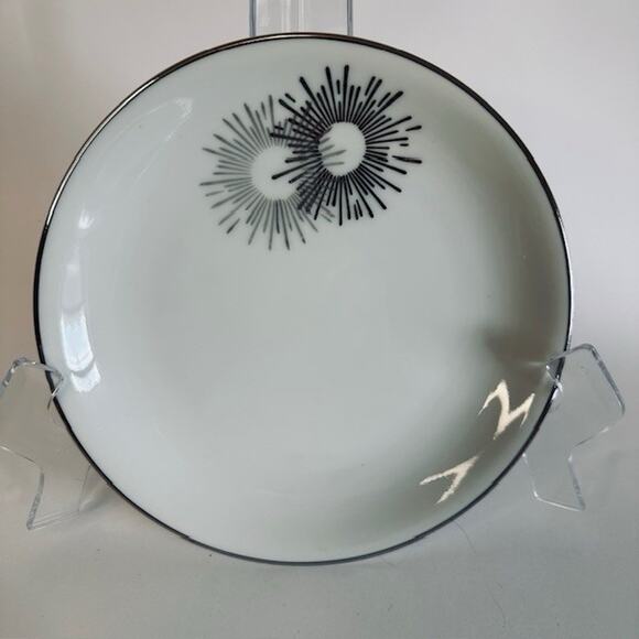 Kutani Burst China (7) Salad Plates White/Silver/Gray Japan Hand Painted VTG - Picture 12 of 13